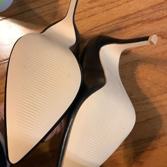 Size 5.5 NWOT black heels.  Chic & stylish - Picture 4 of 9